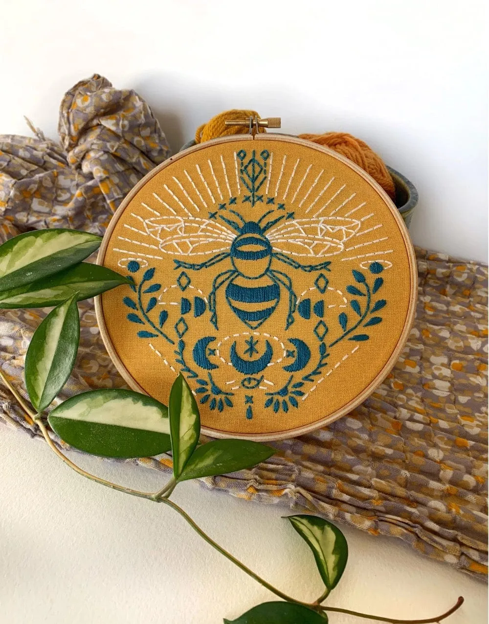 Bee Embroidery Kit, Rikrack