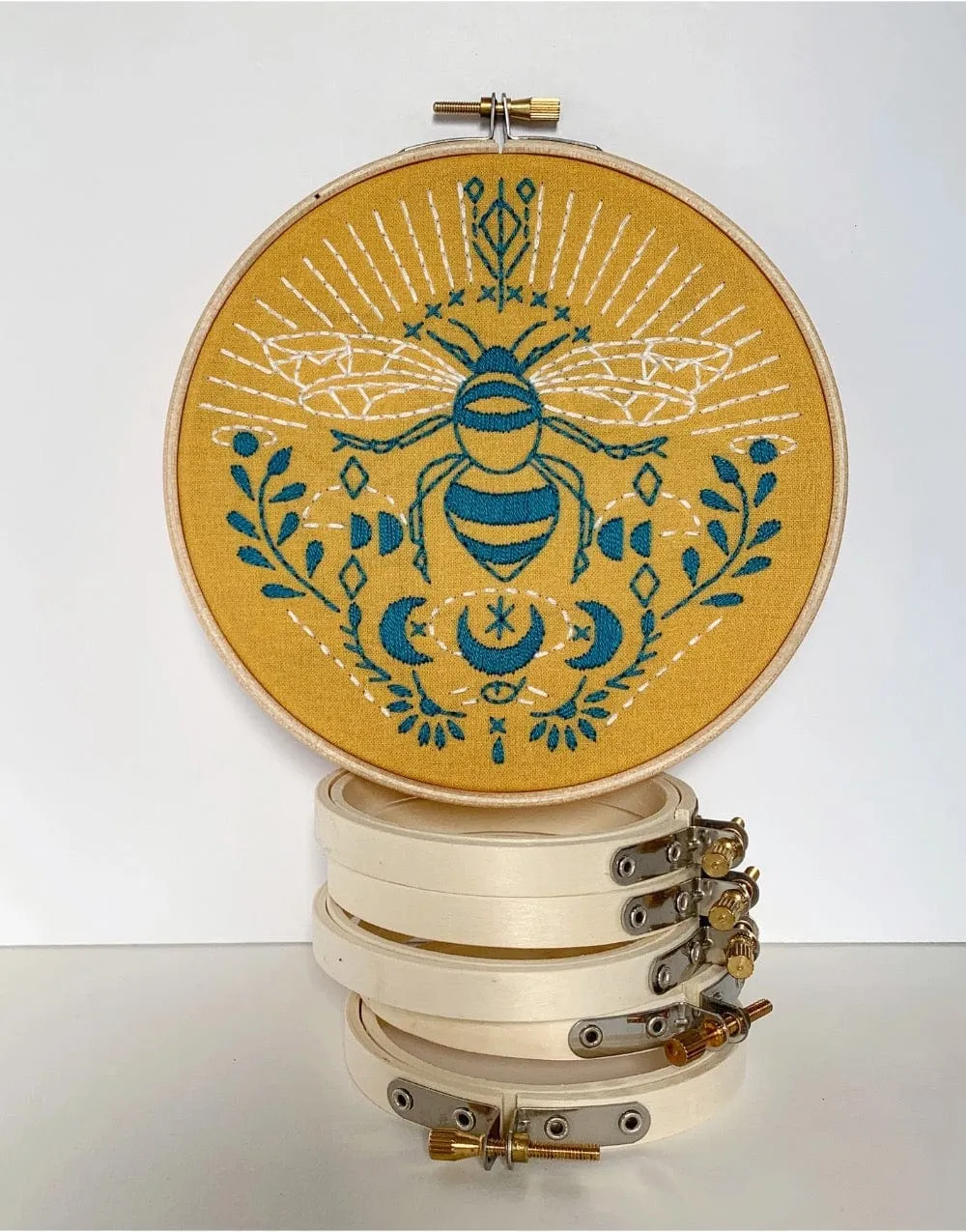 Bee Embroidery Kit, Rikrack