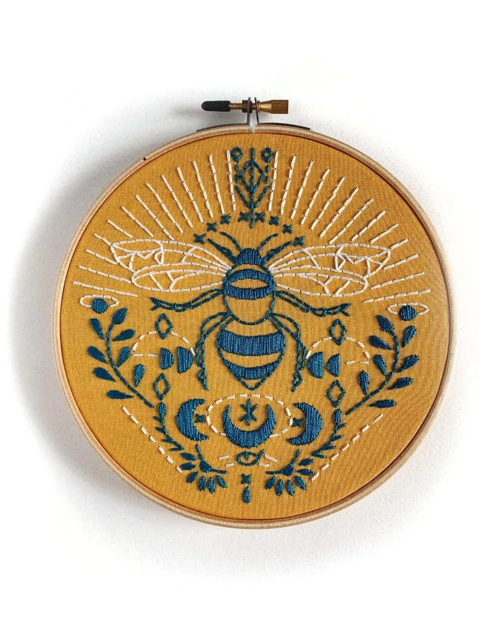 Bee Embroidery Kit, Rikrack