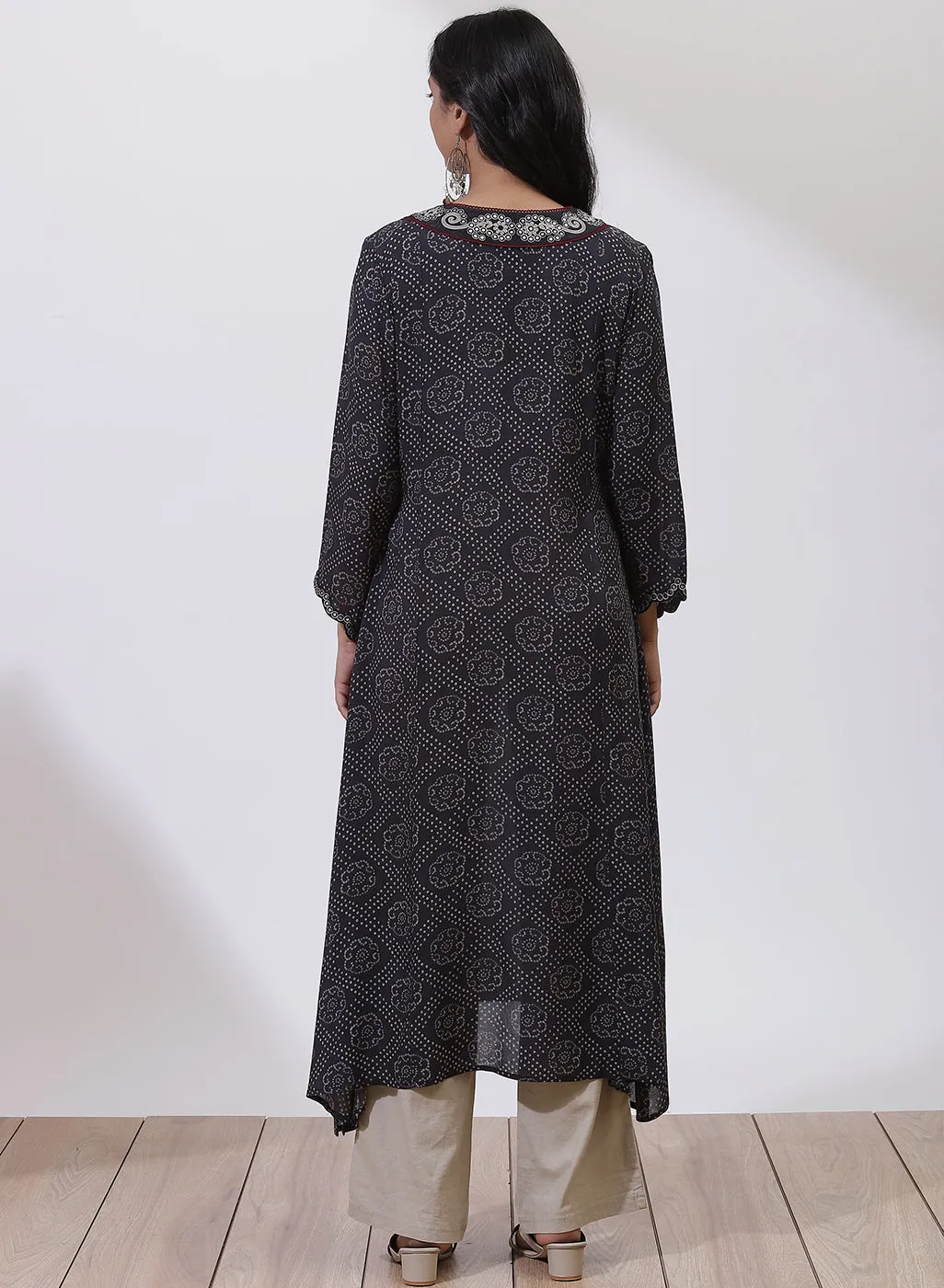 Black Dhaage Collection Kurta With Embroidery