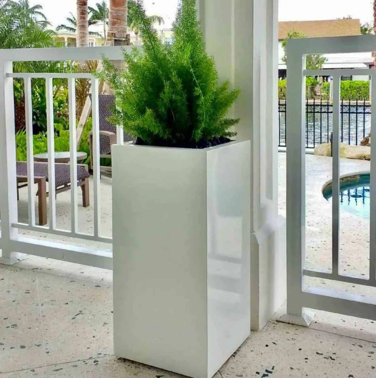 Brisbane Tall Corner Planter