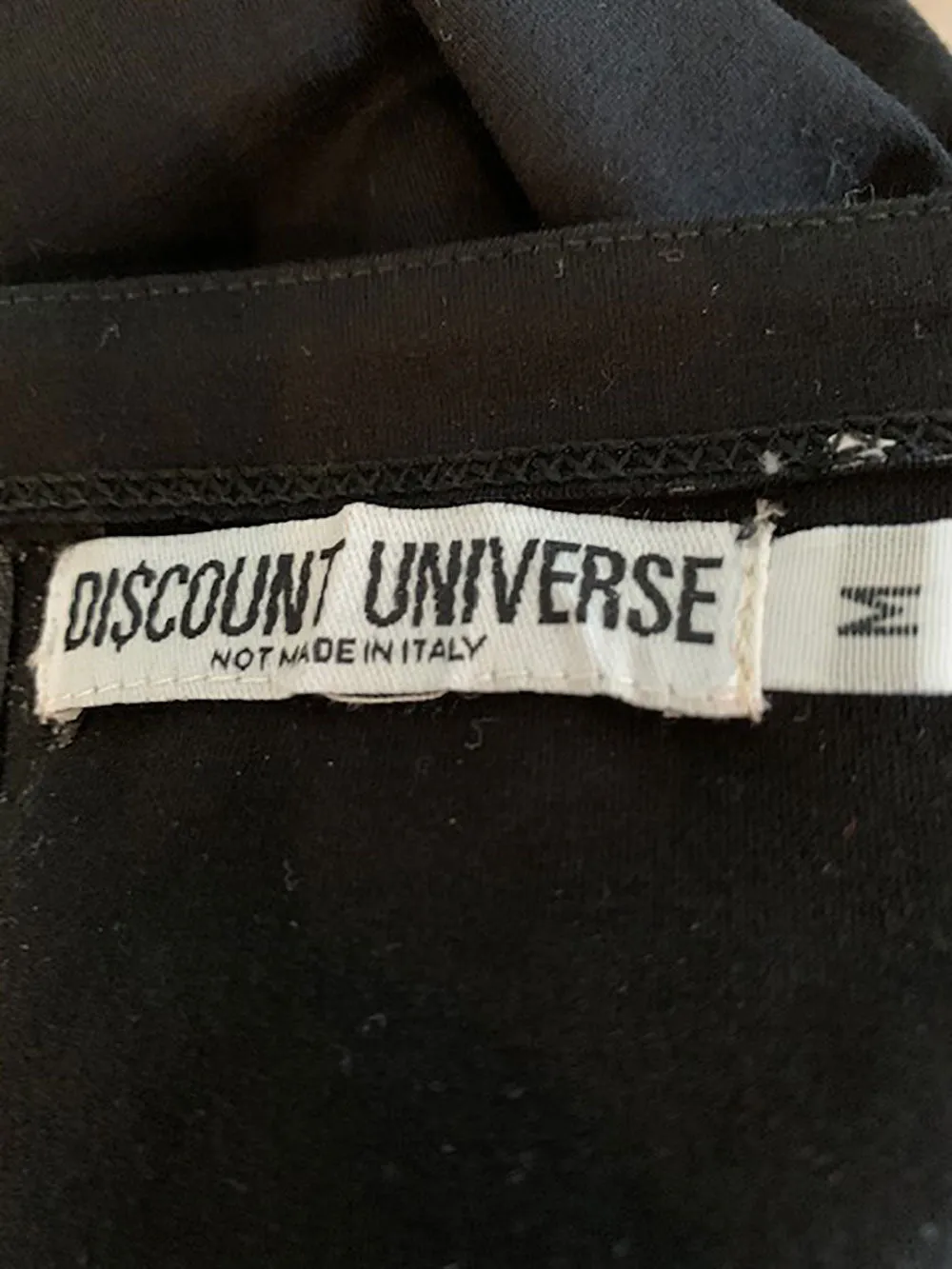 DISCOUNT UNIVERSE