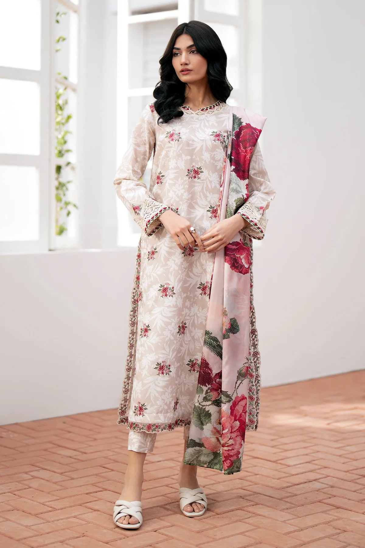 EMBROIDERED LAWN UF-535